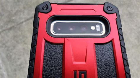 UAG Monarch Galaxy S10 Plus hands